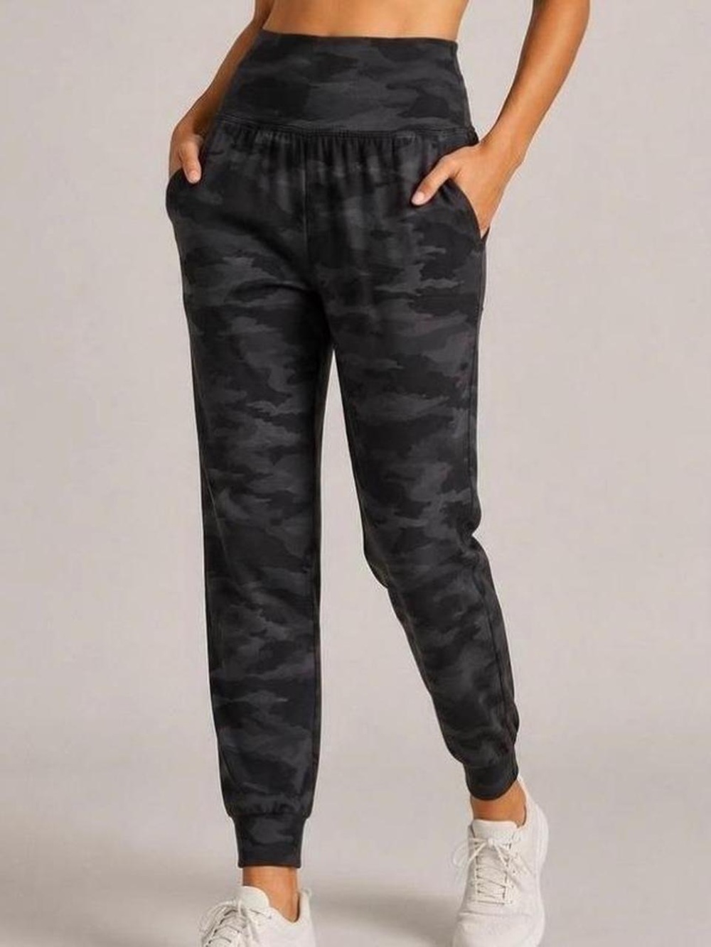 Athleta Salutation Camo Jogger Black/Grey Pants Size Small Tall #2674